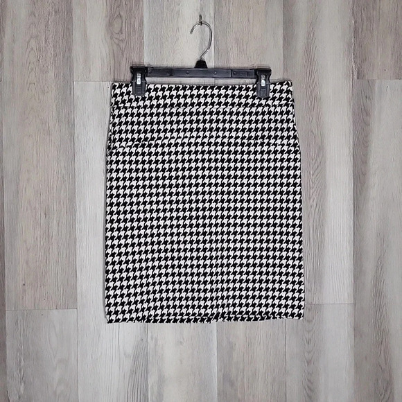 🛍Michael Kors Black White Houndstooth Print‎ Short Pencil Skirt Womens Size 4 - Picture 1 of 7